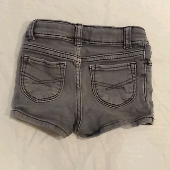 Baby Gap size 2 denim shorts - Picture 2 of 3